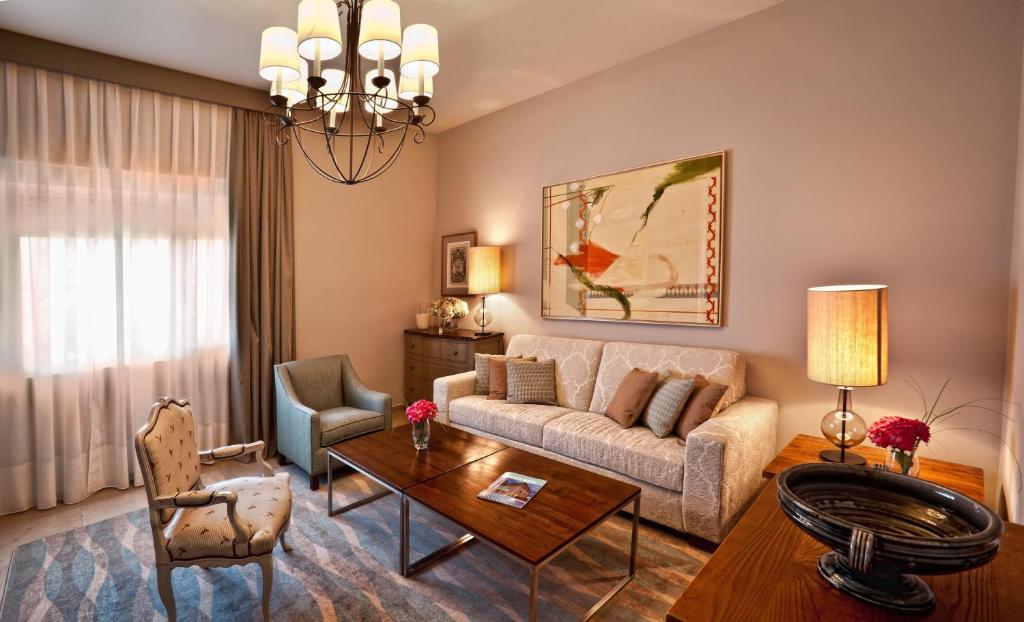 Parador De Cordoba Photo 23