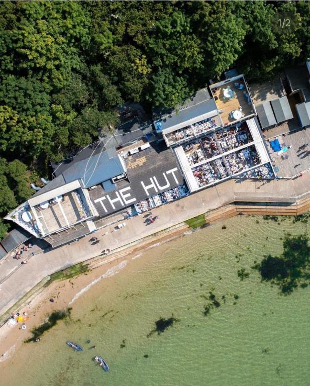 Leeward Lodge, Totland Bay photo 8