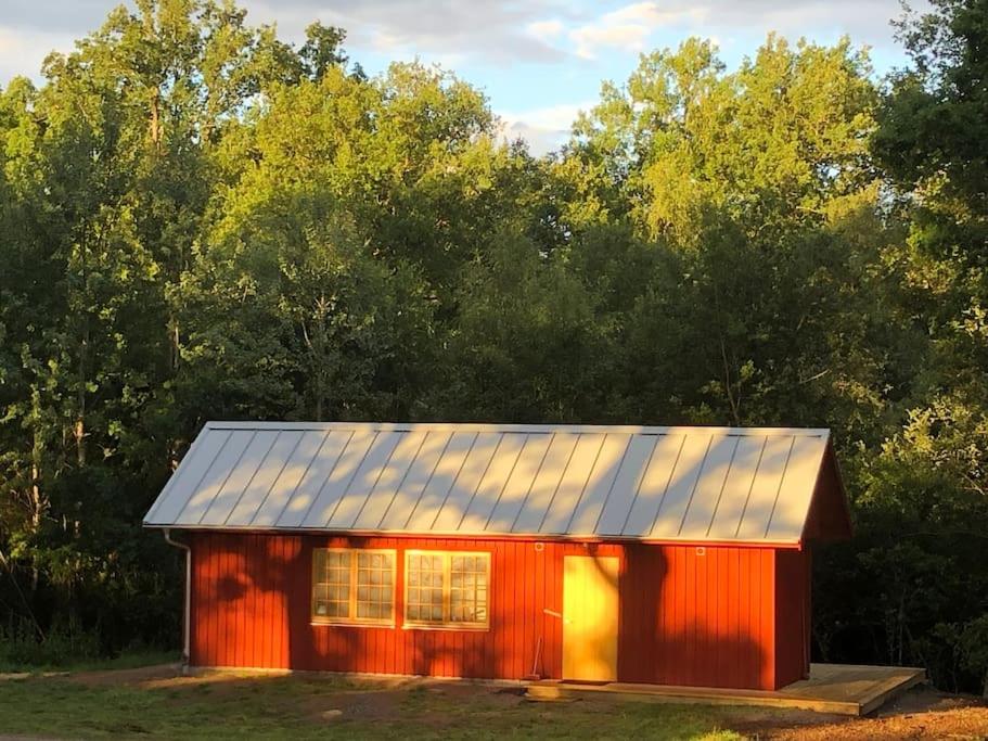 Agundaborg boathouse close by lake