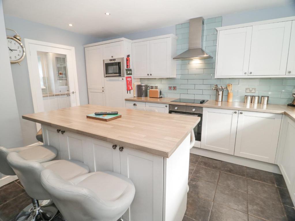 Hunters Cottage, Benllech photo 3