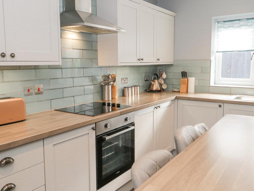 Hunters Cottage, Benllech photo 6