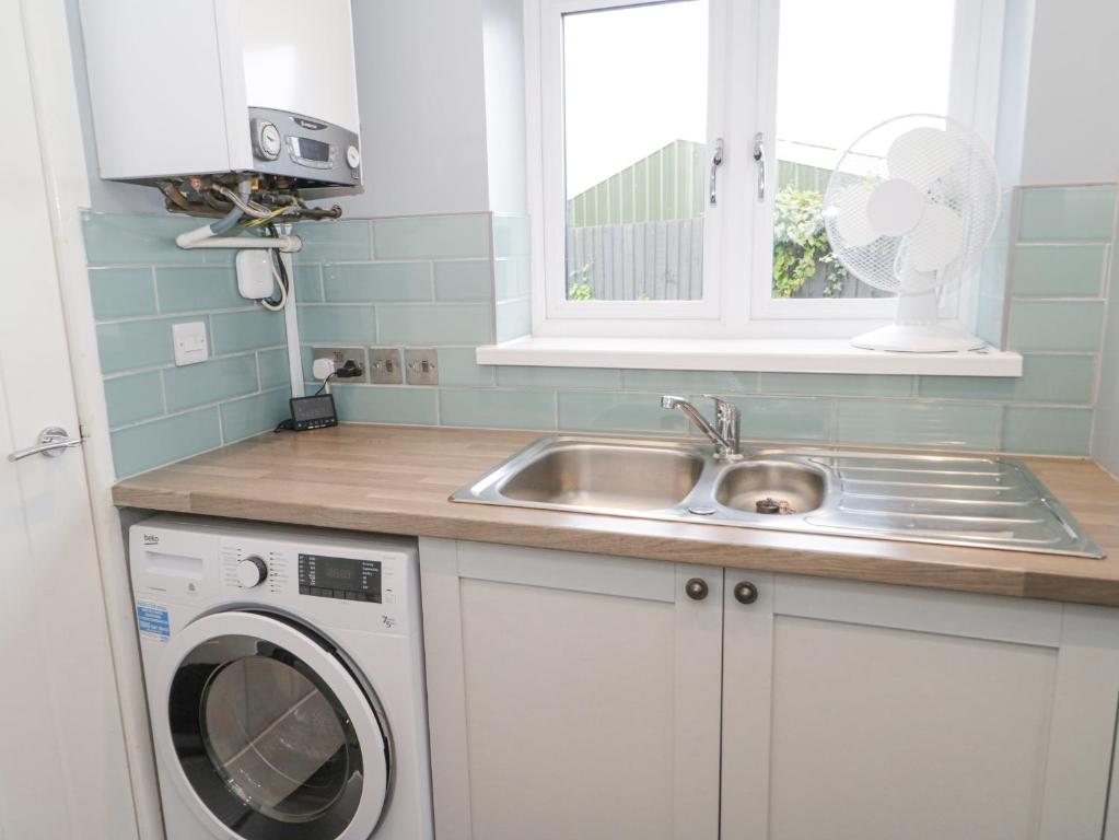 Hunters Cottage, Benllech photo 8