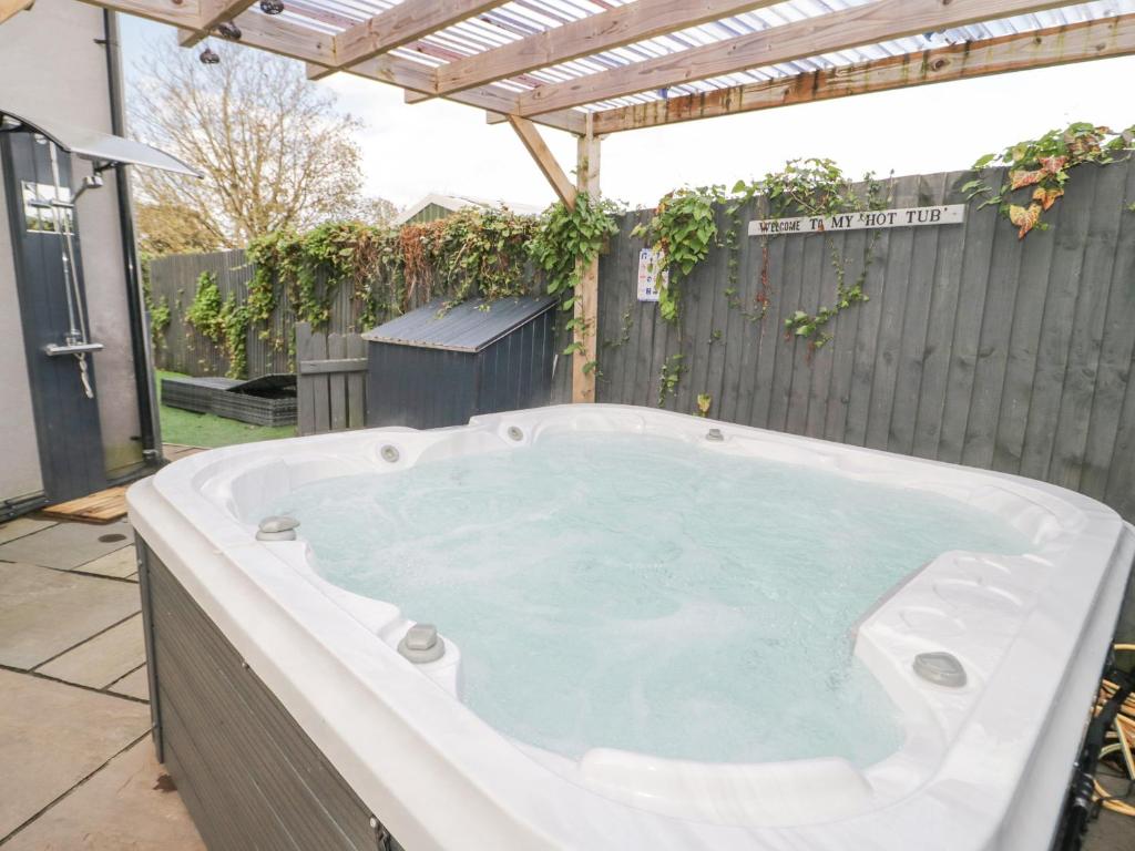 Hunters Cottage, Benllech photo 5