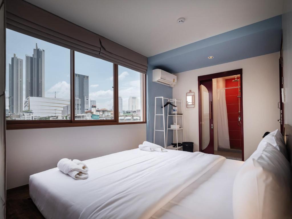 Bedtime Storeys near ICON Siam: Baan Khlongsan