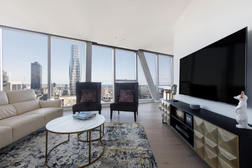 Iconic High-view Oasis between Docklands and CBD, Melbourne