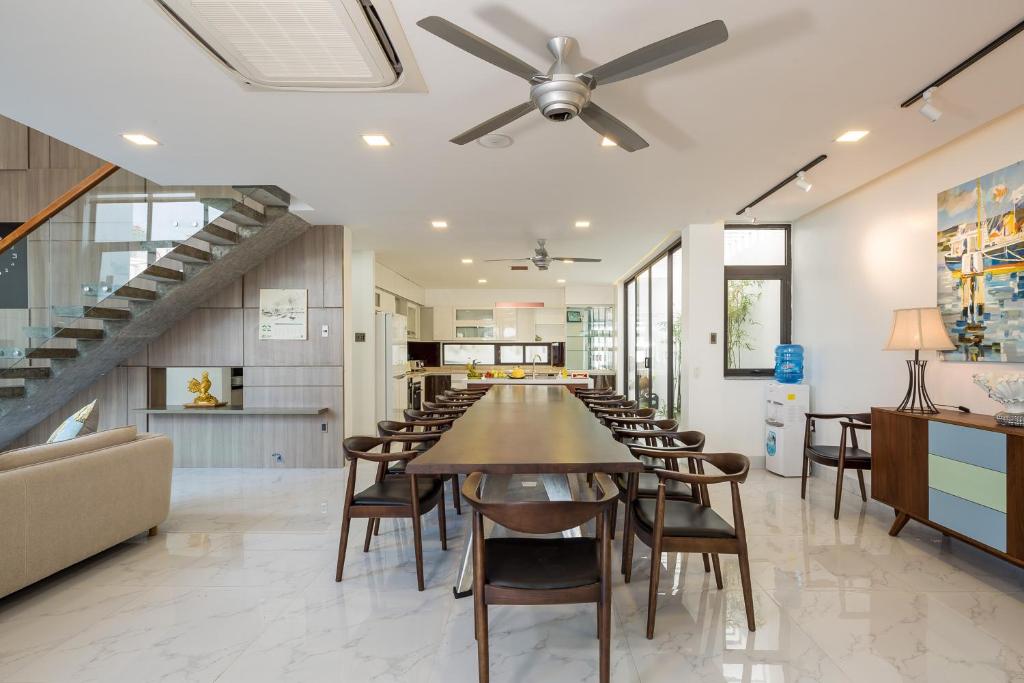 Charming Luxury Beach Villa Da Nang
