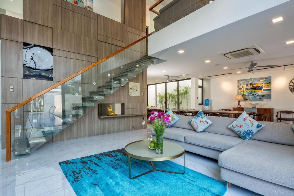 Charming Luxury Beach Villa Da Nang