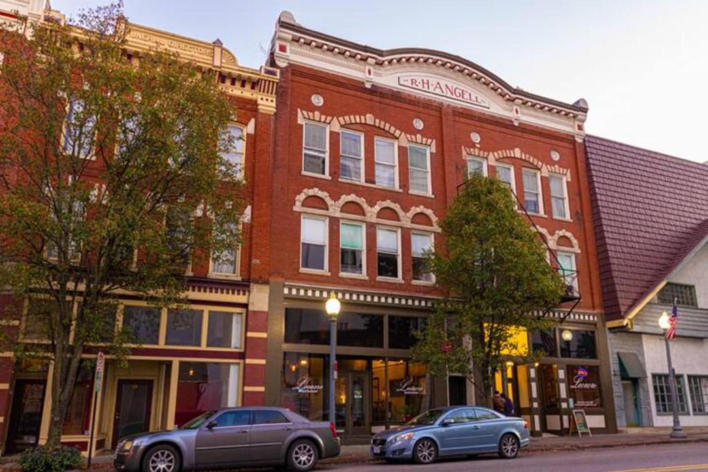 The 611 Loft. Central Downtown Location.