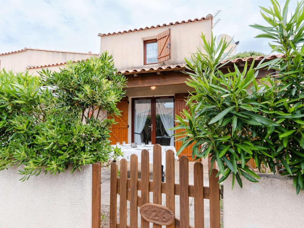 Charmant Pavillon T3 avec Terrasse Sud, Piscine, Proche Mer à Gruissan - FR-1-409-198, Gruissan