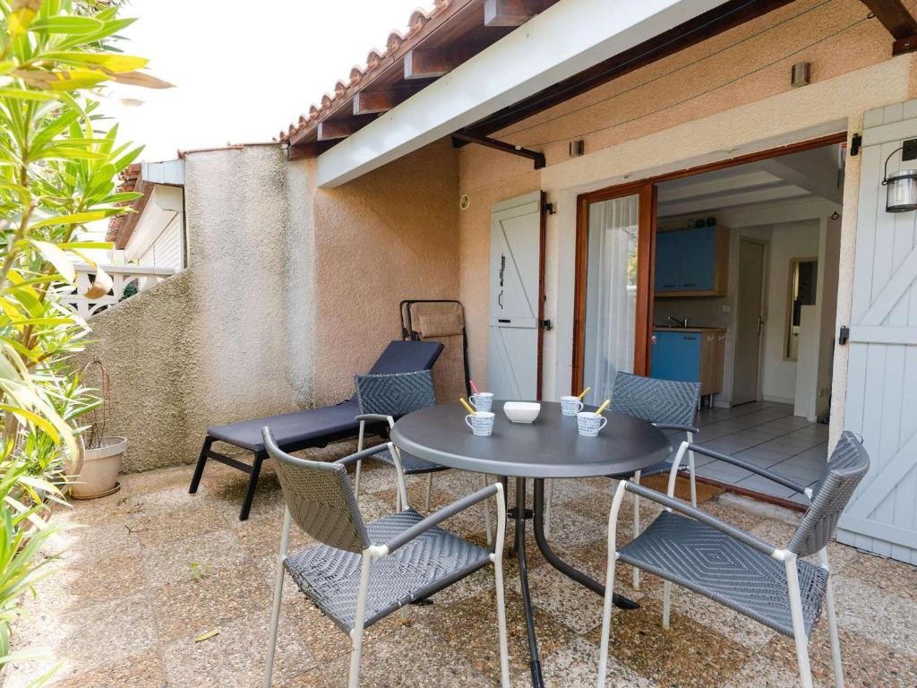 Studio mezzanine avec piscine, terrasse et parking proche plage à Gruissan - FR-1-409-189, Gruissan