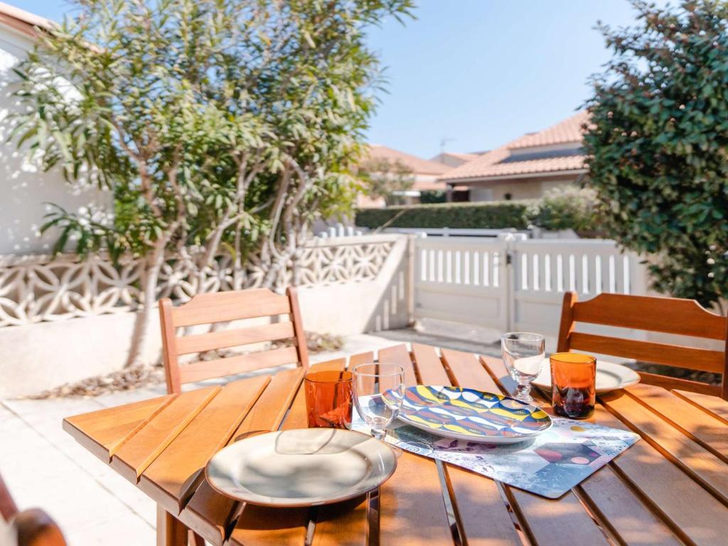 Chalet 3 pièces avec piscine, terrasse et parking privatif à Gruissan, proche plages et commerces - FR-1-409-217 - 5