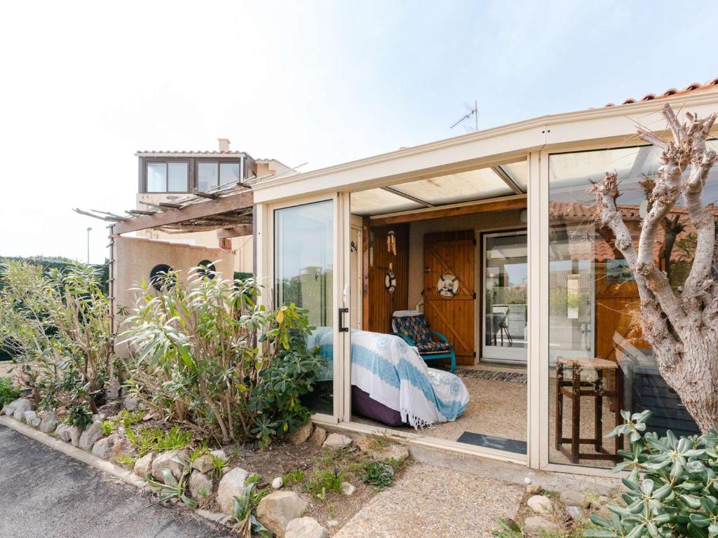 Pavillon climatisé, rénové, piscine, proche plage, parking privé, animaux acceptés - Gruissan - FR-1-409-218 - 1
