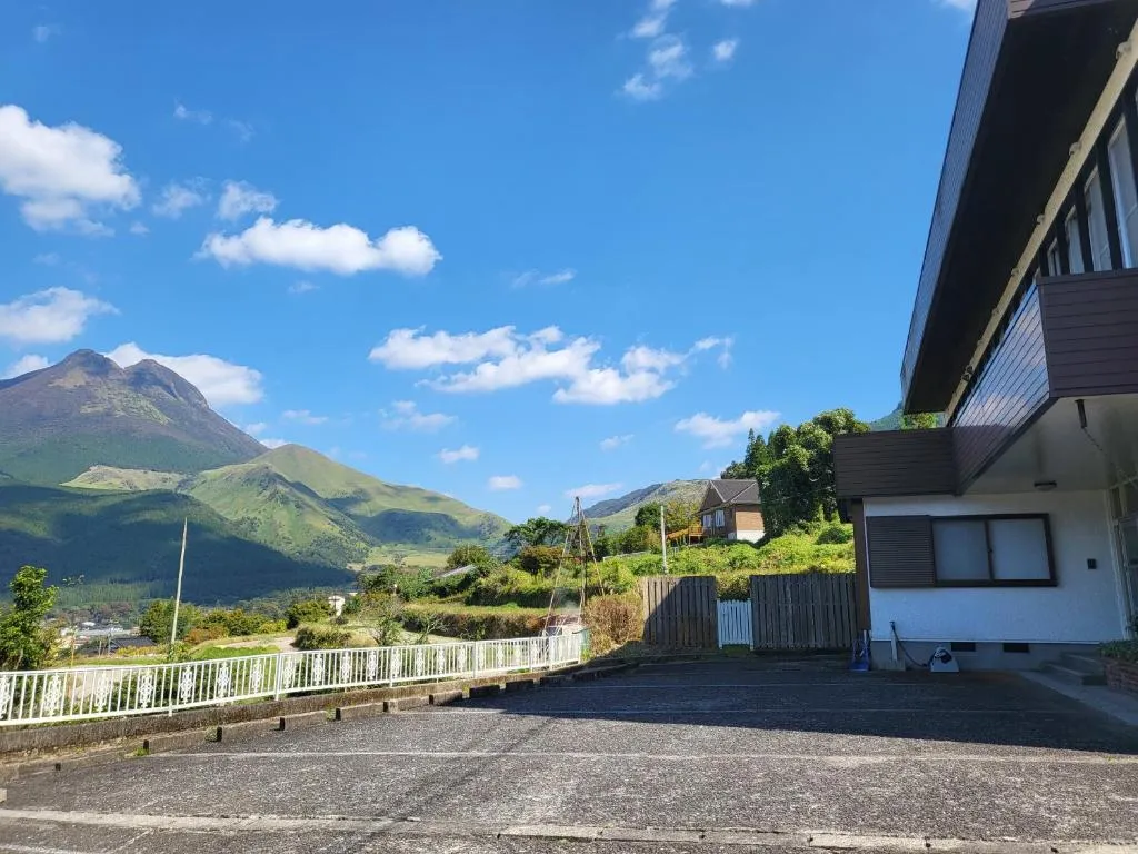 Yufuin Monday 湯布院マンデー, hotel in Yufu