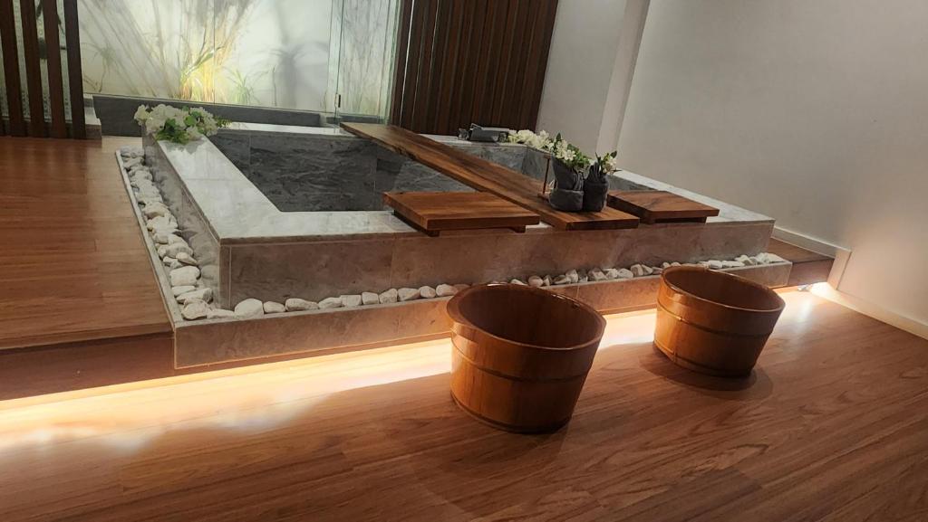 Hot tub