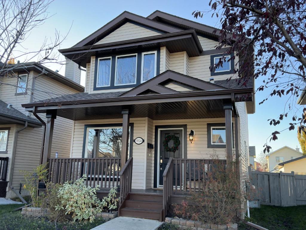 Spacious & Private Retreat near West Edmonton Mall, Edmonton