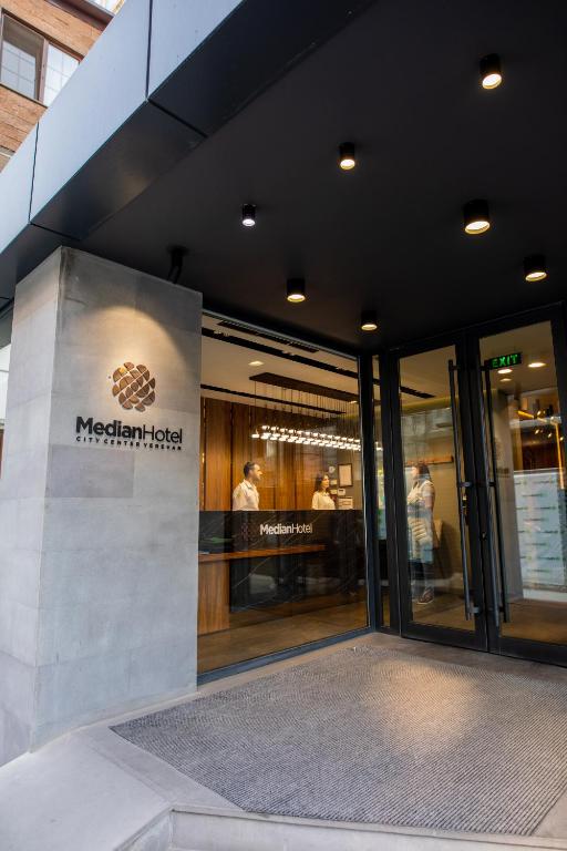 Median Hotel City Center Yerevan 조식