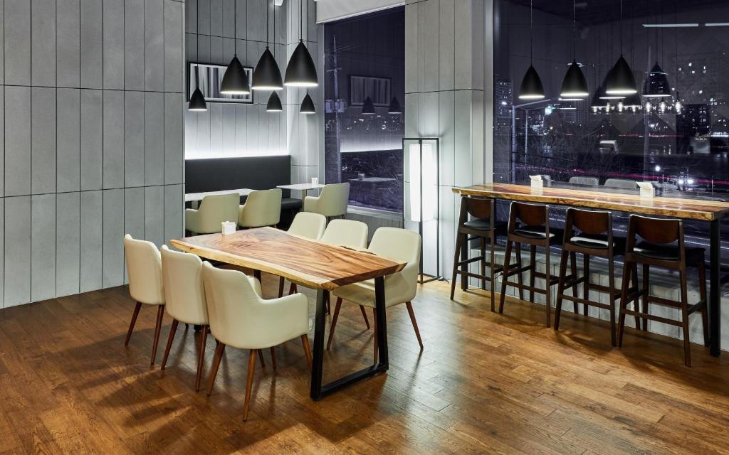 Bar/lounge, hotel riverside in Ulsan