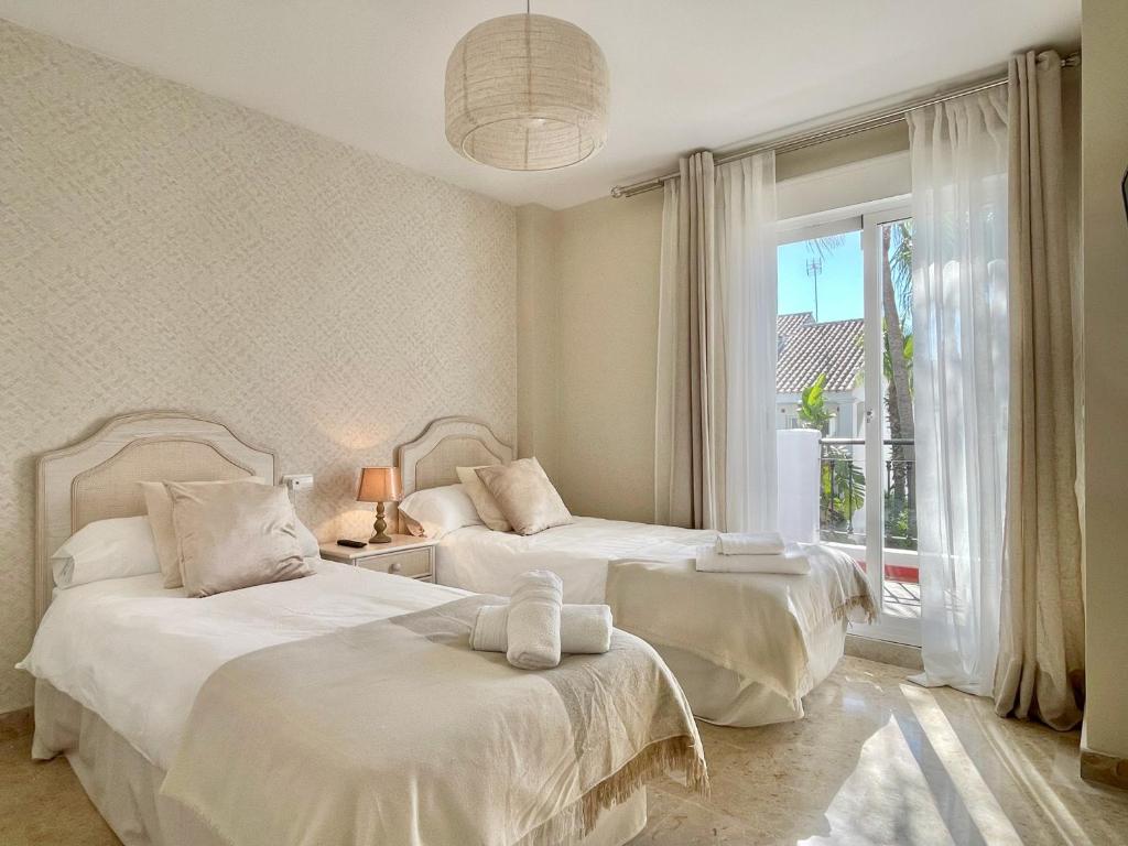 UNIQUE TOWNHOUSE IN FRONT OF PUERTO BANUS - 4