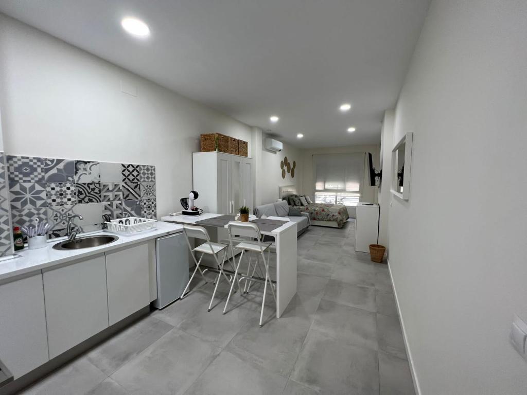 Centro Estudio Trinidad Málaga 3 - 3