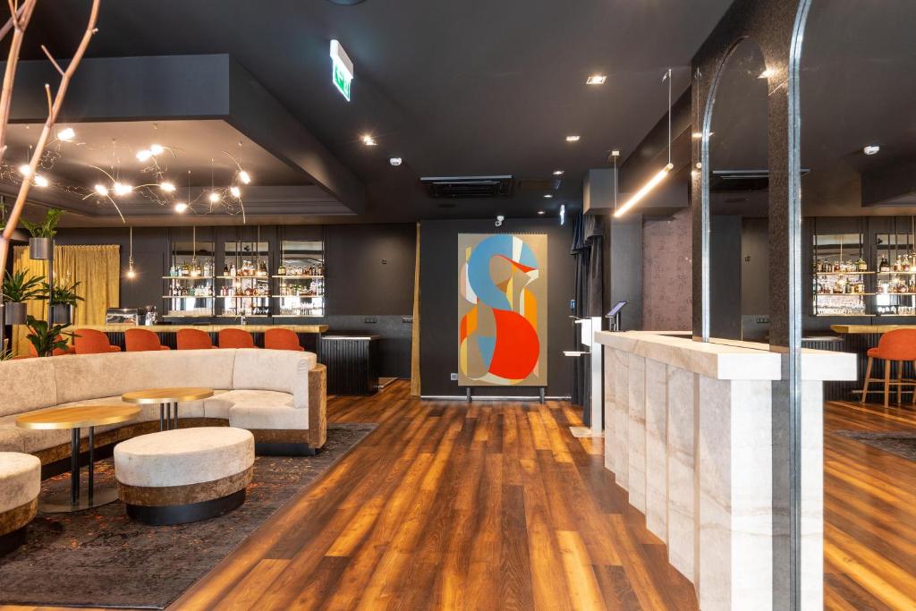 フロント・ロビー