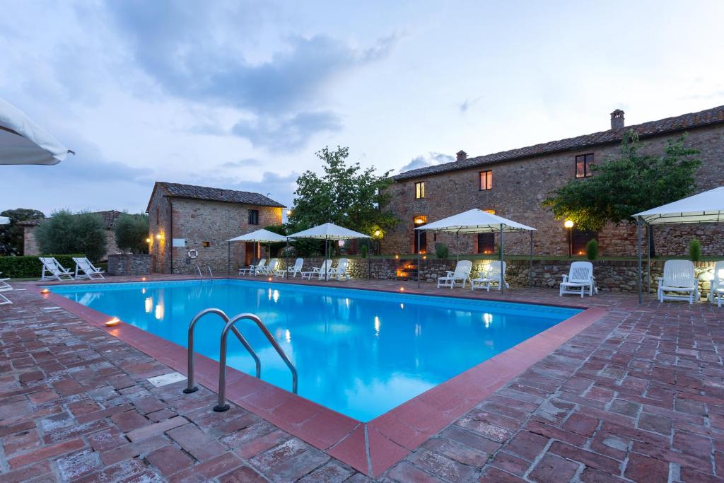 Swimming pool, Tenuta Di Monaciano in Castelnuovo Berardenga