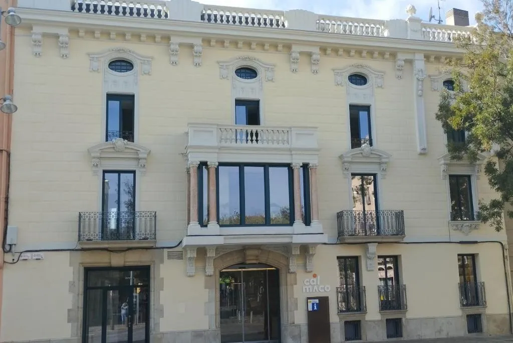 Cal Maco Alberg i centre de visitants，位于伊瓜拉达的酒店