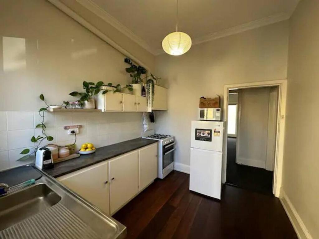 Cosy Flat metres from Rottnest Ferry - Hosted by CanStay, Fremantle