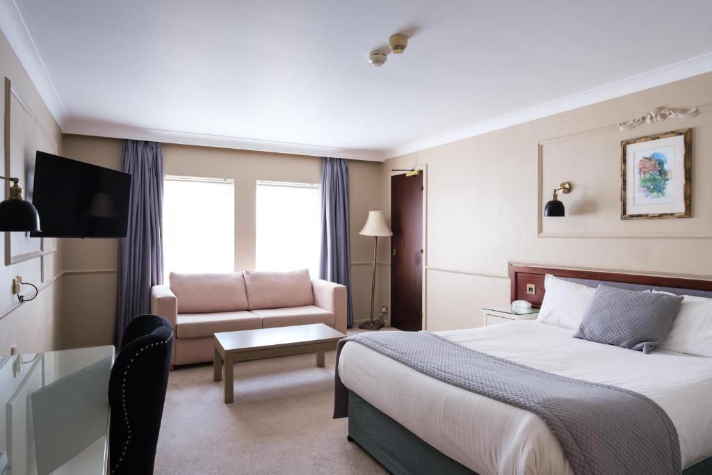 Superior Double Bed with Garden View - Non-Smoking