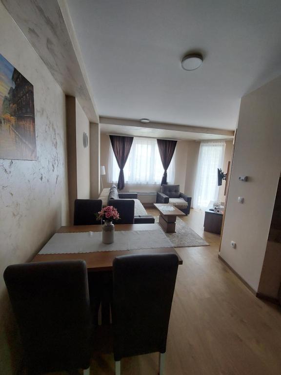 Golden Apartman - 2