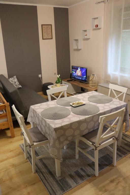 Chic Apartment Subotica - 5