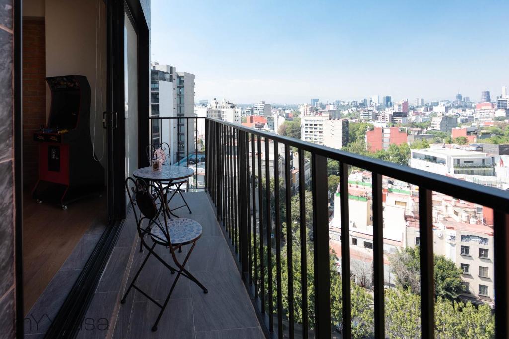 Private Balcony Infinity Pool & Rooftop in La Roma - Queretaro - 3