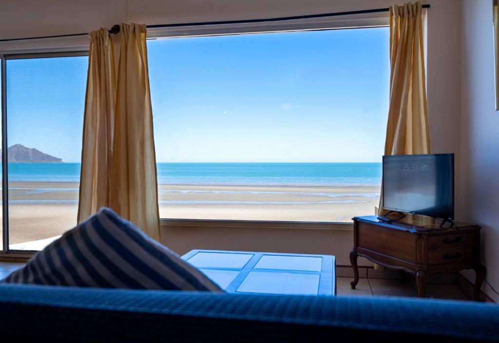 Gorgeous beach front condo, San Felipe