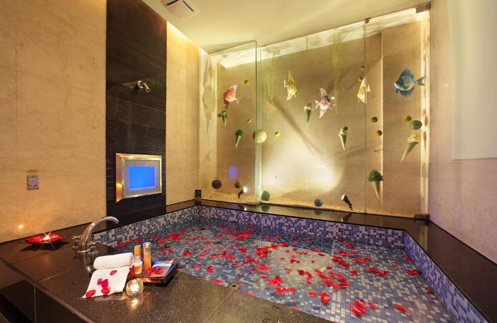 Full-sized bathtubs