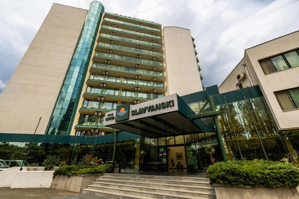 Hotel Slavyanski — Hotel building in Sunny Beach, Burgas Region