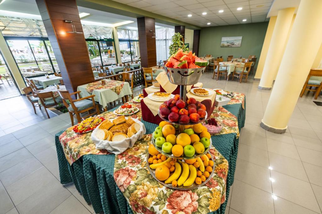 Hotel Slavyanski — Restaurant & bars in Sunny Beach, Burgas Region