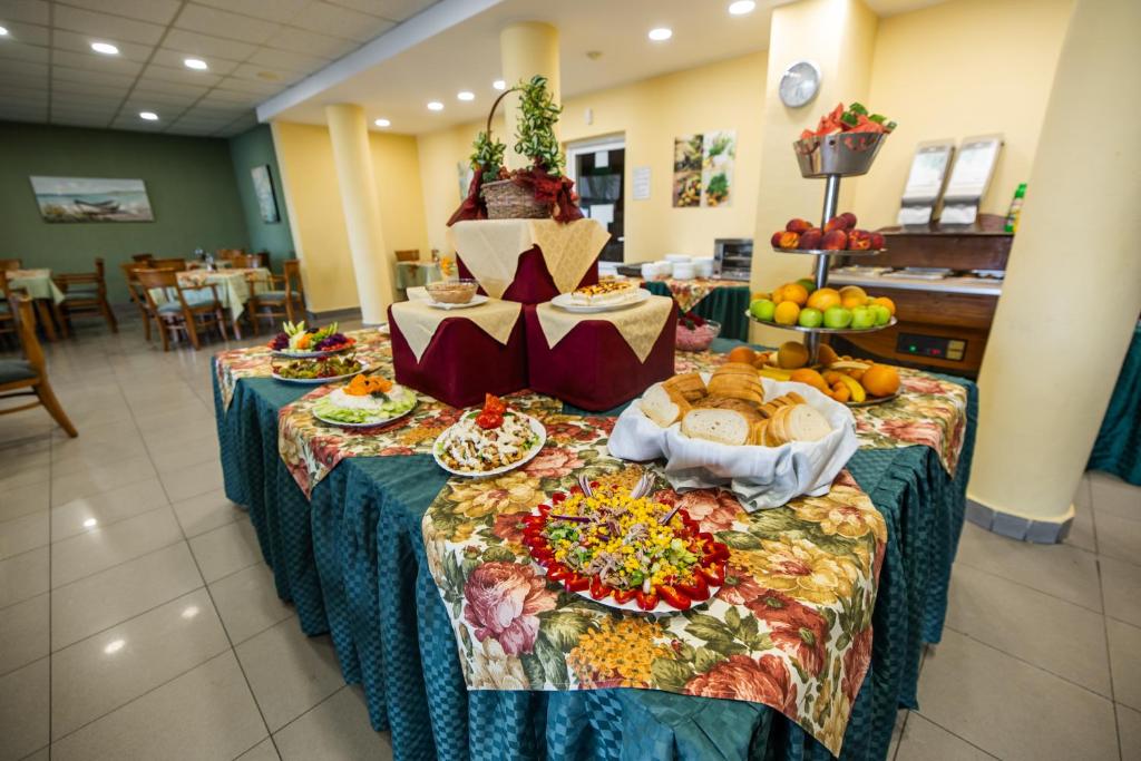 Hotel Slavyanski — Restaurant & bars in Sunny Beach, Burgas Region