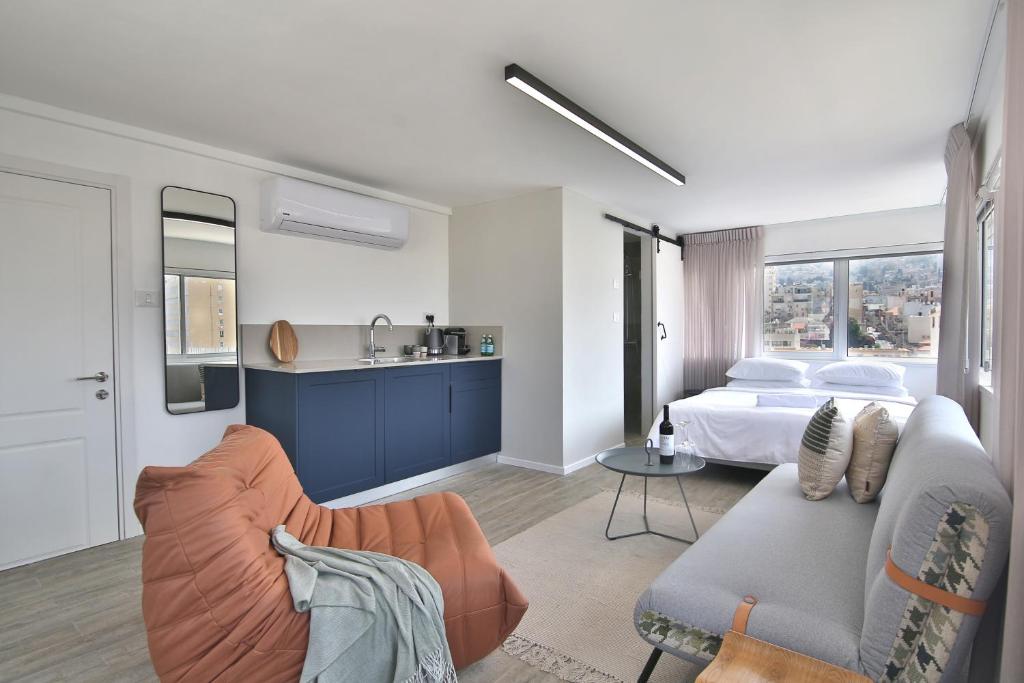 ROOFTOP 42 - Studio, Haifa