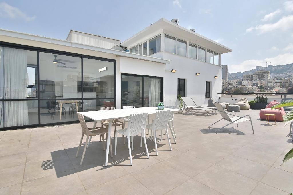 ROOFTOP 42 - Penthouse Duplex, Haifa