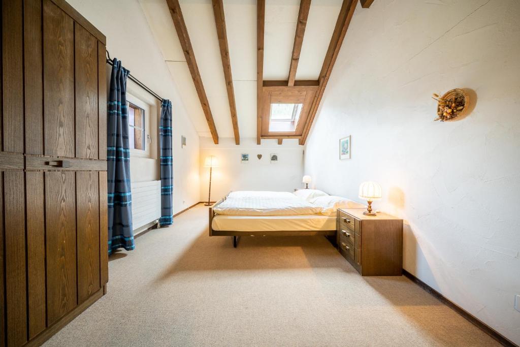 6404 Geraeumige 2,5 Maisonette-Wohnung im Dachgeschoss mit Balkon und Blick auf den Inn - 5