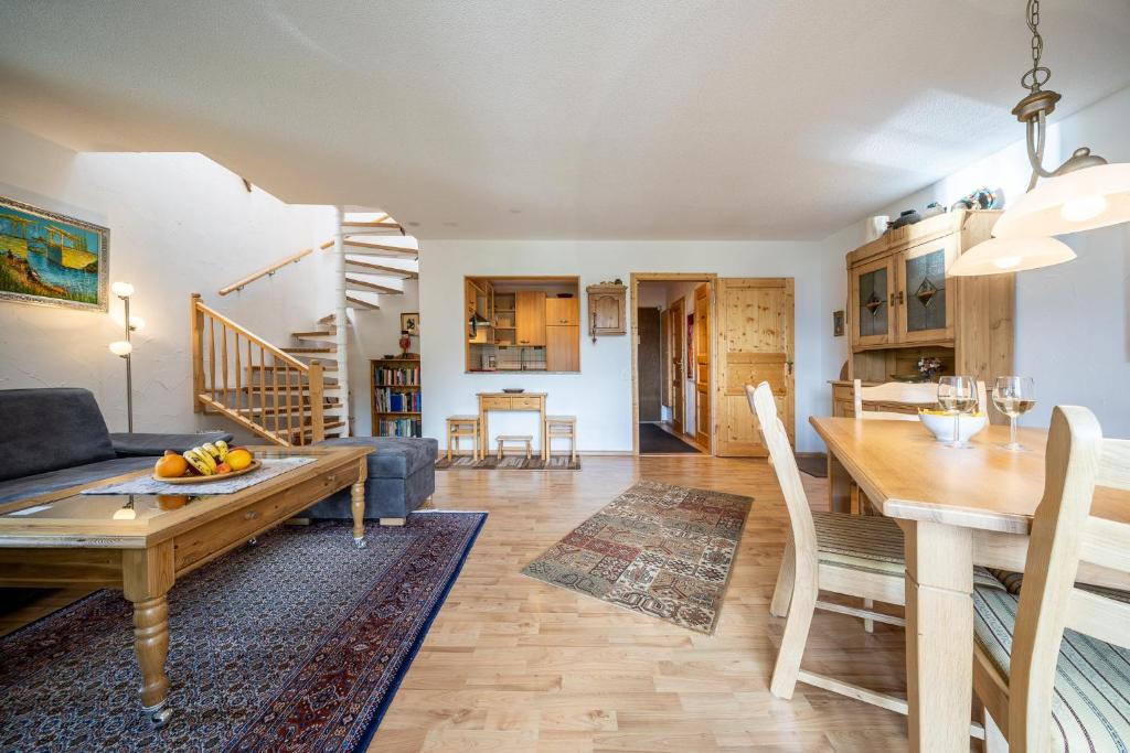 9404 Renovierte Maisonettewohnung im modernen Landhausstil und Balkon mit tollem Ausblick - 2