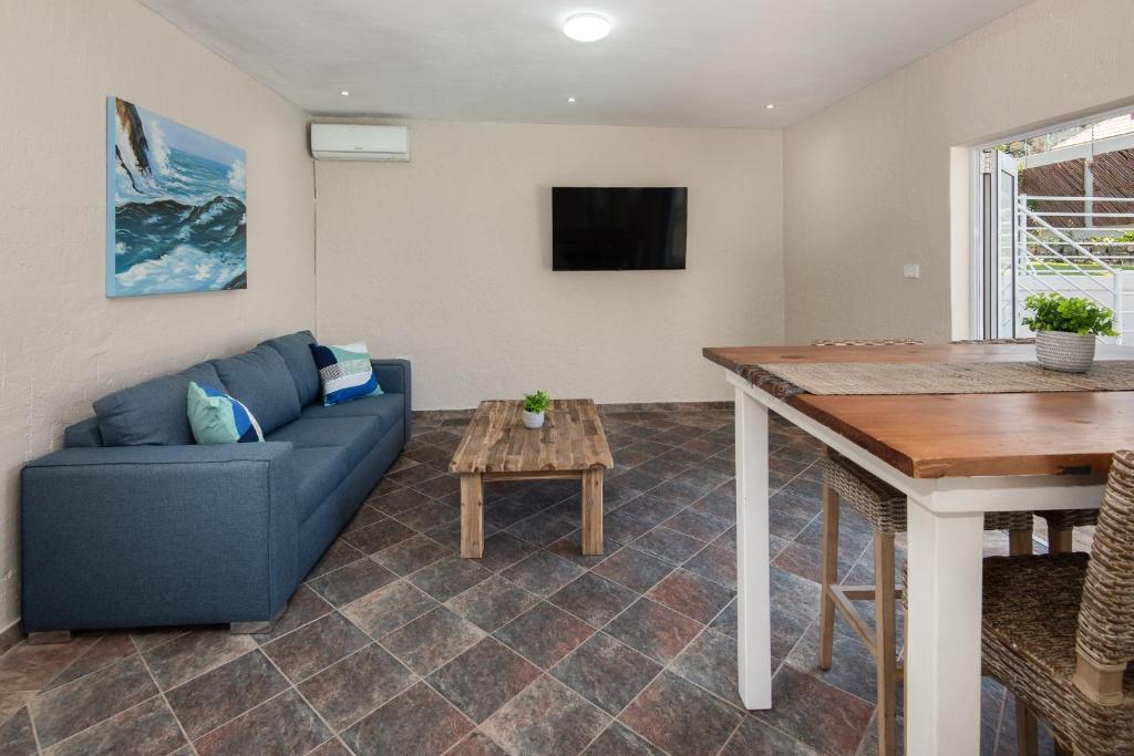 Shared lounge/TV area