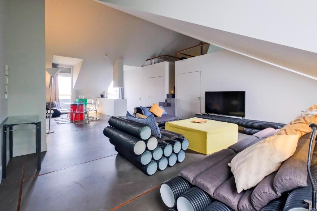 Shared lounge/TV area