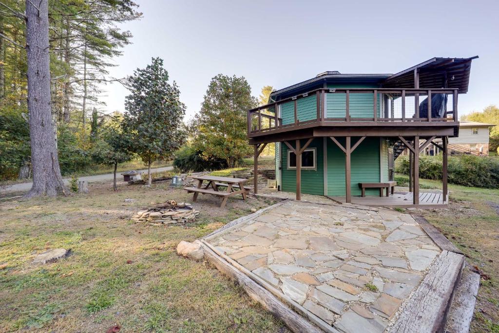 Unique West Jefferson Home with Fire Pit and Grill!, West Jefferson