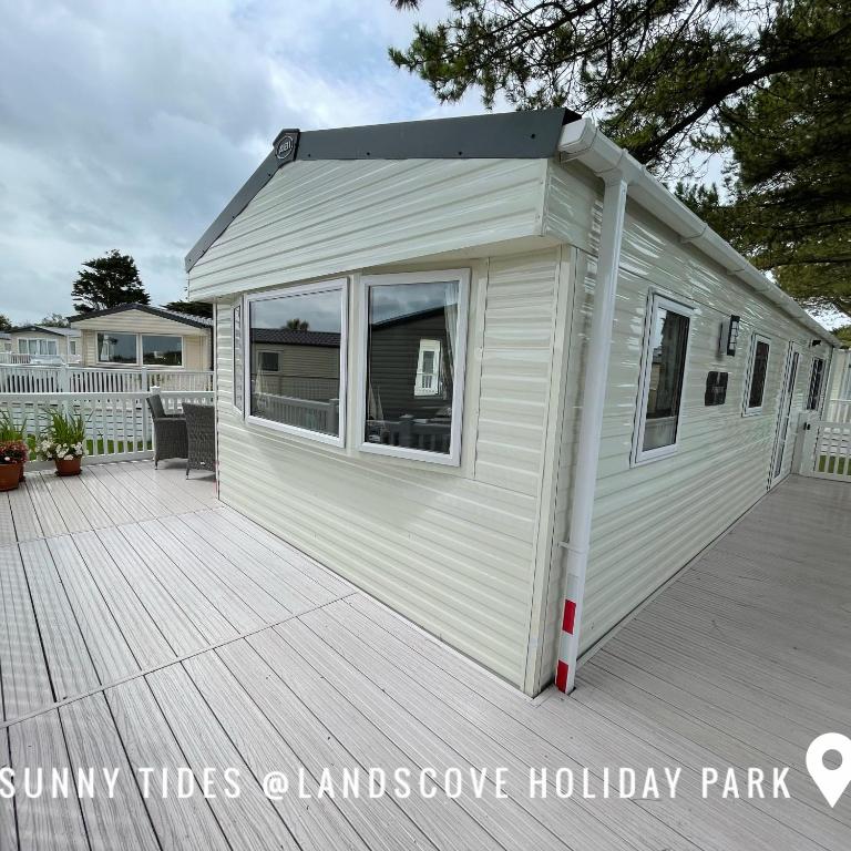 B3 Sunny Tides, Brixham photo 7