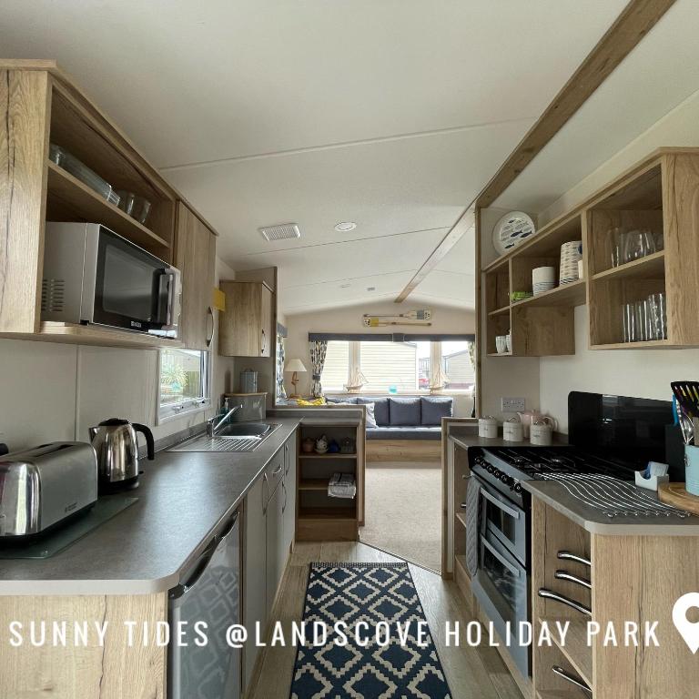 B3 Sunny Tides, Brixham - photo 3