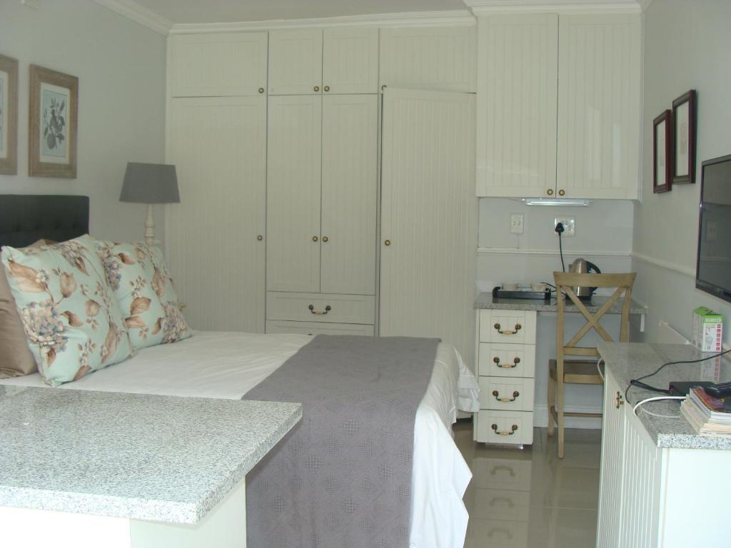 Lonehill - Suite 5, Sandton