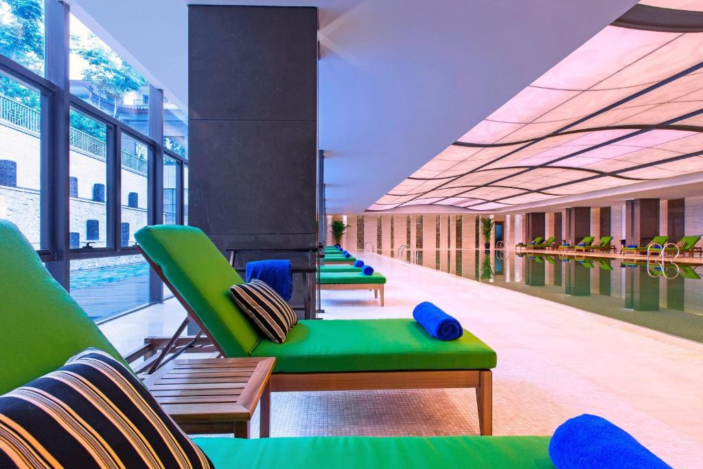 Swimming pool, Sheraton Grand Hangzhou Wetland Park Resort in Hangzhou