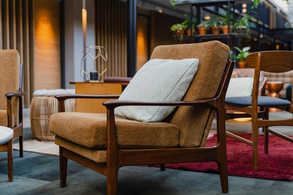 Shared lounge/TV area