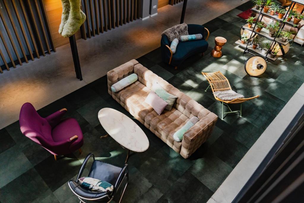 Shared lounge/TV area
