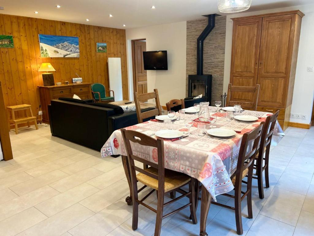 Appartement Spacieux - Terrasse, Jardin et Cheminée - À 5 Min du Centre des Gets - FR-1-623-100 - 5